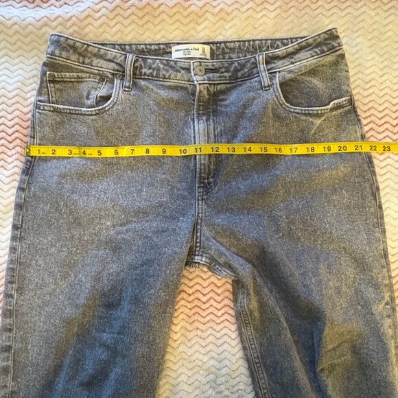Abercrombie & Fitch Curve Love Grey The Mom Jean High Rise Jeans - Size 16 / 33 - Picture 5 of 11